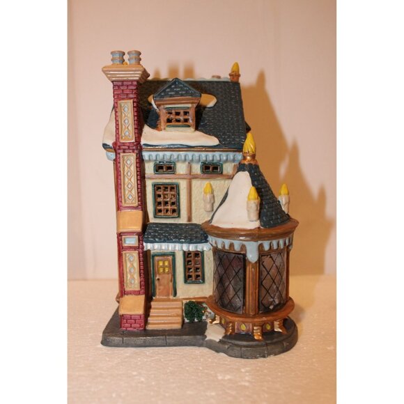 Lemax Caddington Village - Wick & Sons Candle Shop - Picture 5 of 5